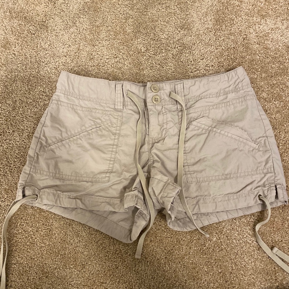 Kaki shorts
